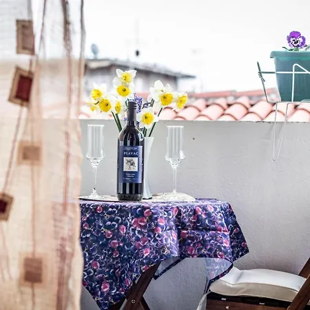 Mit Balkon Fuer Zwei Personen By Interhome Lejlighed *