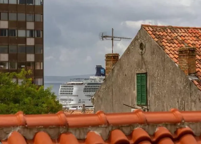 Mit Balkon Fuer Zwei Personen By Interhome Appartamento Spalato