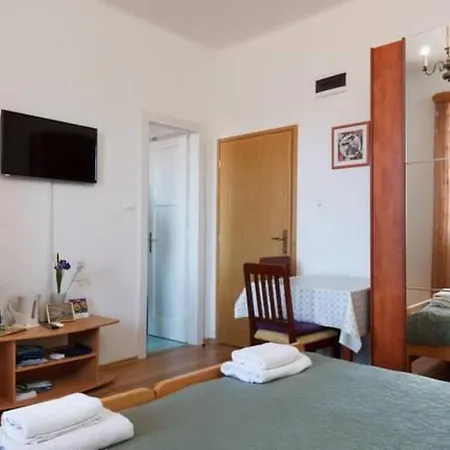 Mit Balkon Fuer Zwei Personen By Interhome 아파트 *