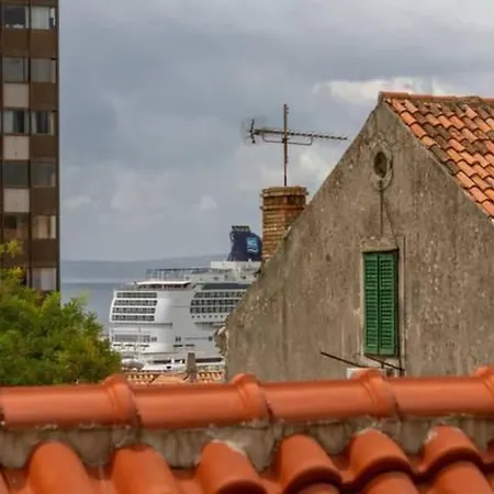 Mit Balkon Fuer Zwei Personen By Interhome 아파트 스플리트