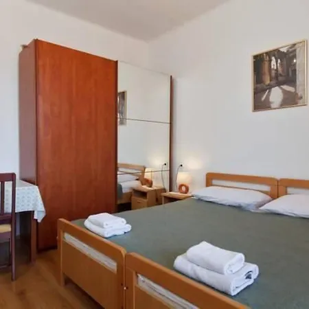 Mit Balkon Fuer Zwei Personen By Interhome Apartamento